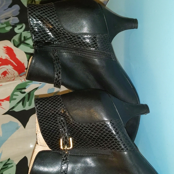 Faux Leather Ankle boot heels - Picture 3 of 7